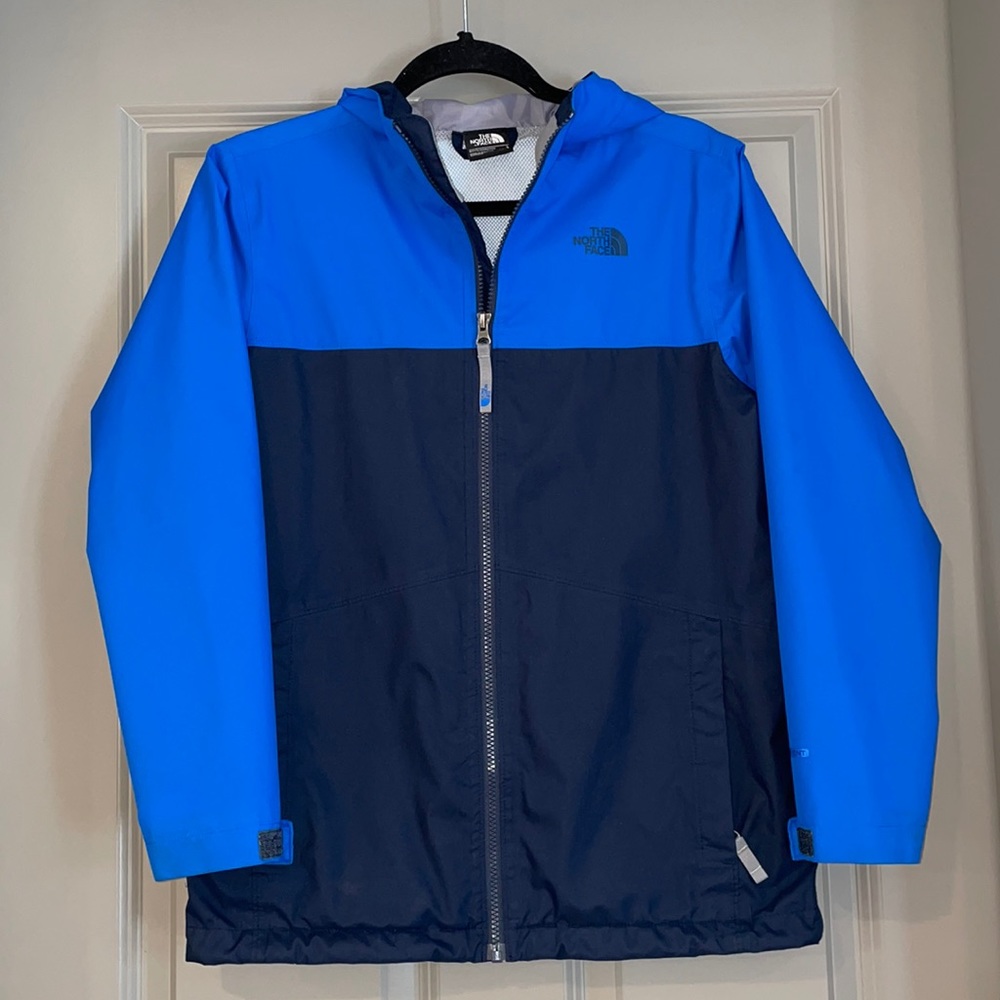 Boy’s The North Face lightweight hooded jacket
